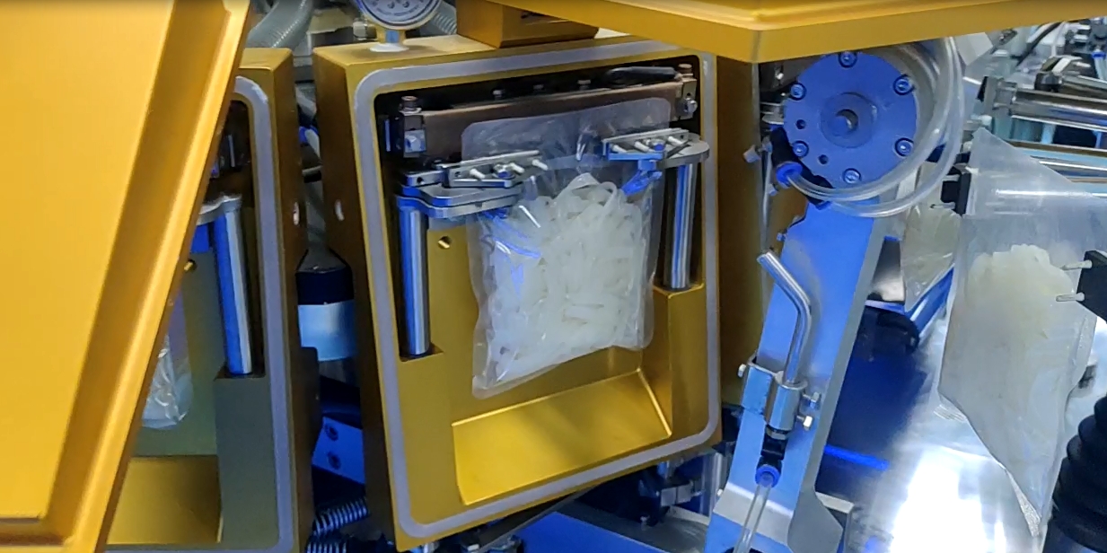 17c吃瓜给袋式真空17吃瓜
让处所特色美食“走进来”